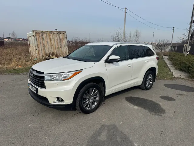 Toyota Highlander - фото 1