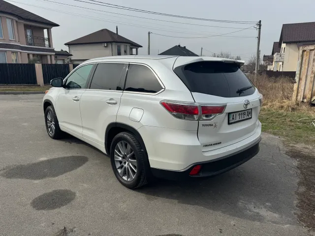 Toyota Highlander - фото 3