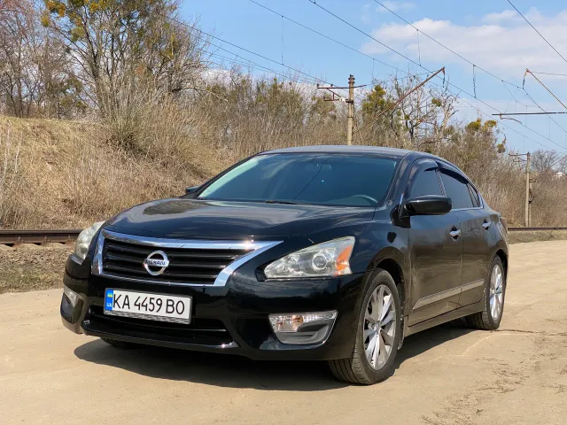 Nissan Altima - фото 1