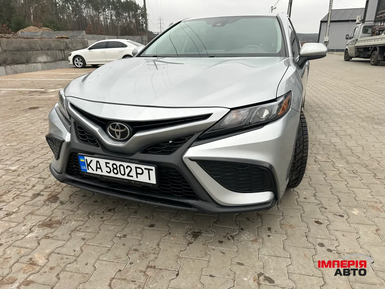 Toyota Camry - фото 1