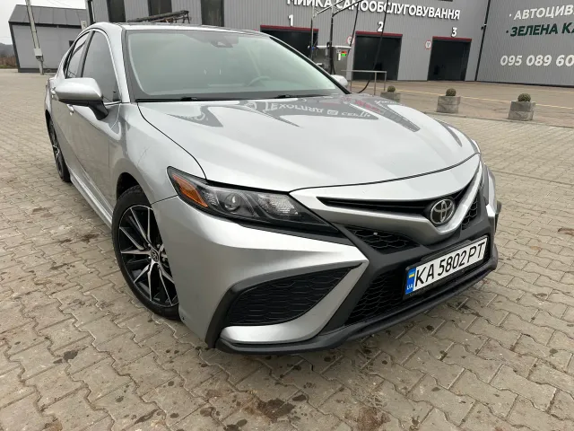 Toyota Camry - фото 2