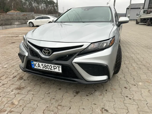 Toyota Camry - фото 1