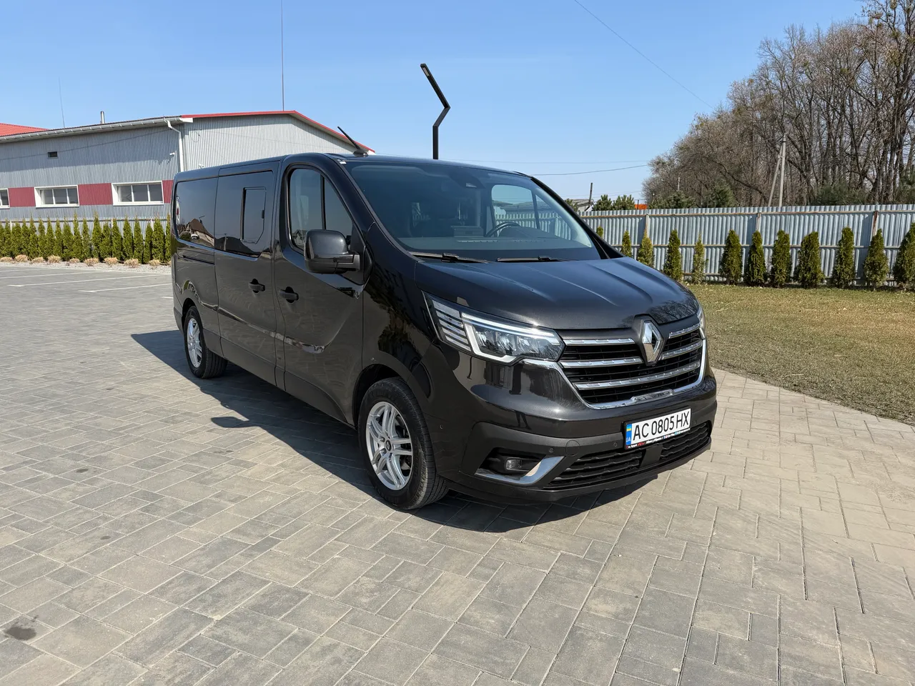 Renault Trafic - фото 1