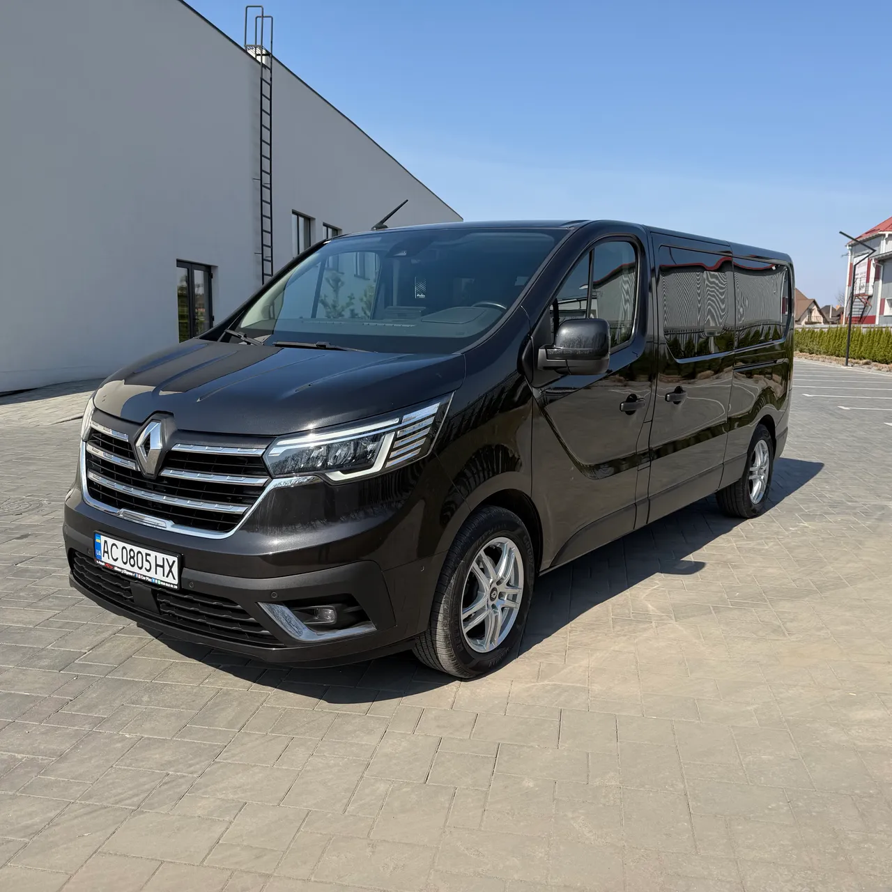 Renault Trafic - фото 2