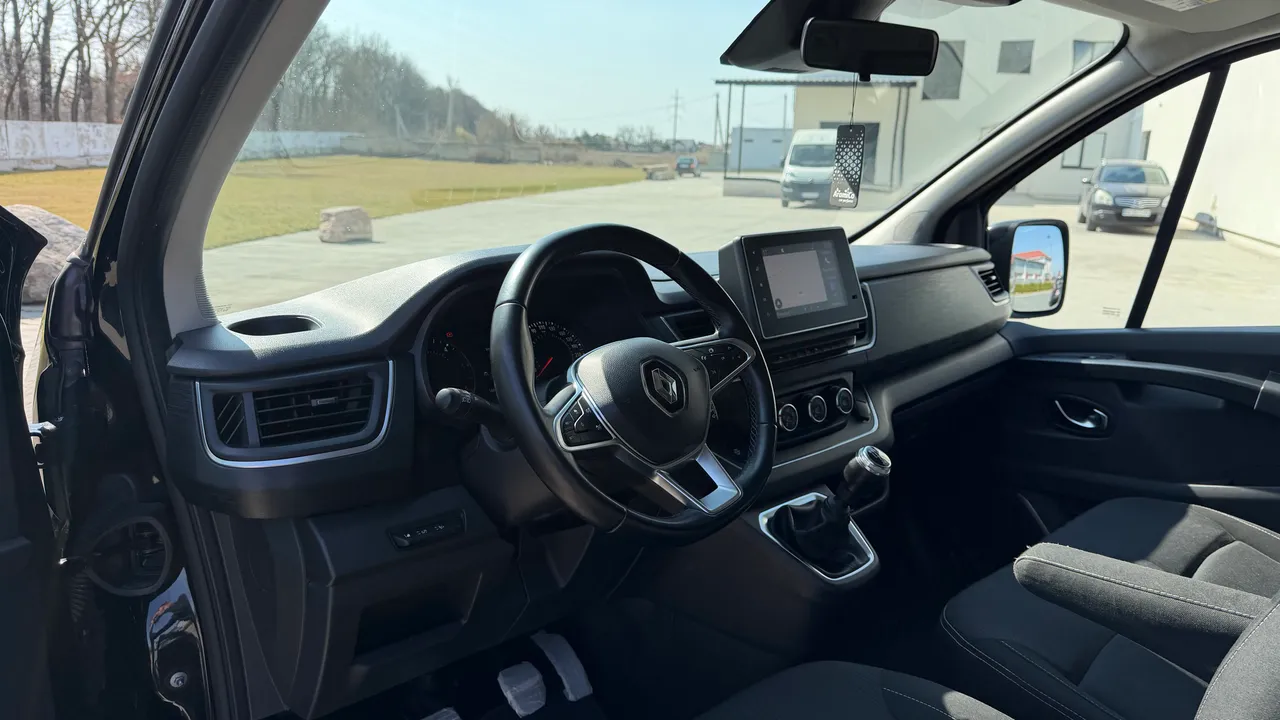 Renault Trafic - фото 16