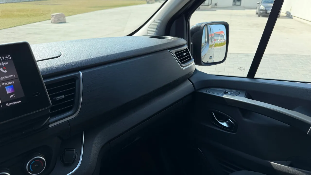 Renault Trafic - фото 19