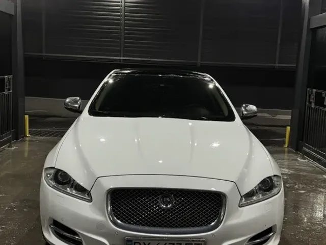 Jaguar XJ - фото 1