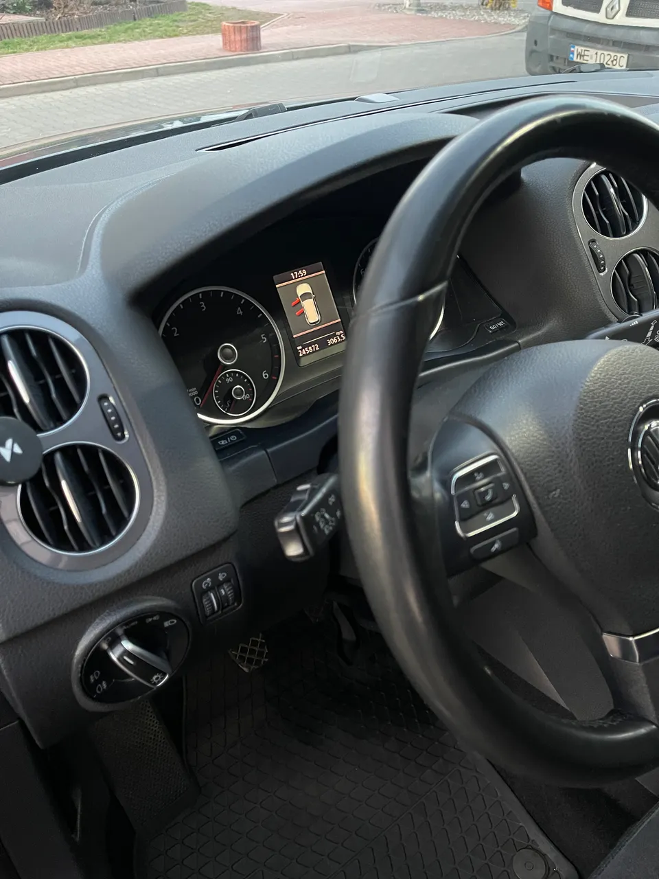 Volkswagen Tiguan - фото 22