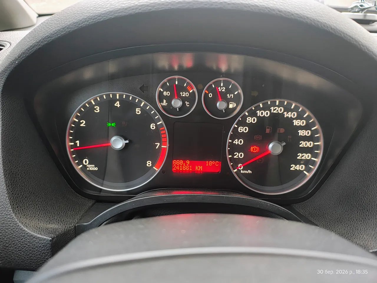 Ford C-MAX - фото 8