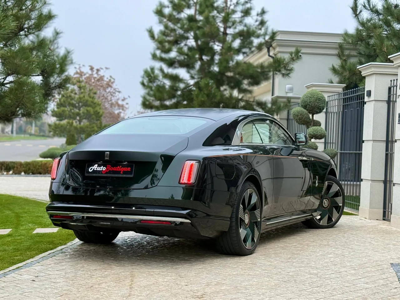 Rolls-Royce Spectre - фото 14