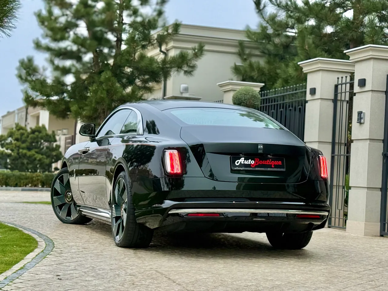 Rolls-Royce Spectre - фото 8