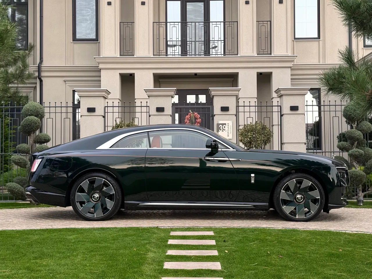 Rolls-Royce Spectre - фото 16