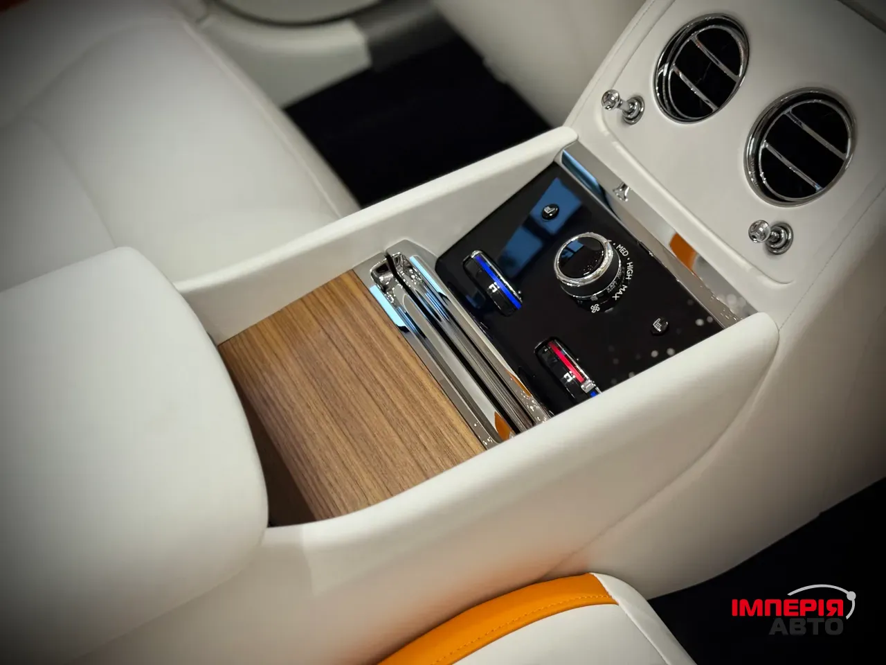 Rolls-Royce Spectre - фото 44