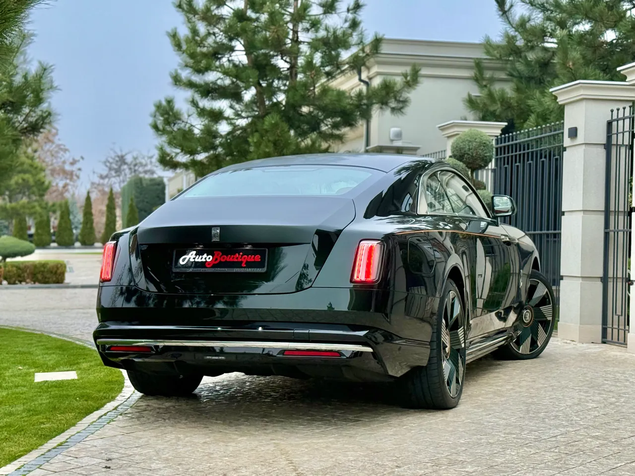 Rolls-Royce Spectre - фото 13