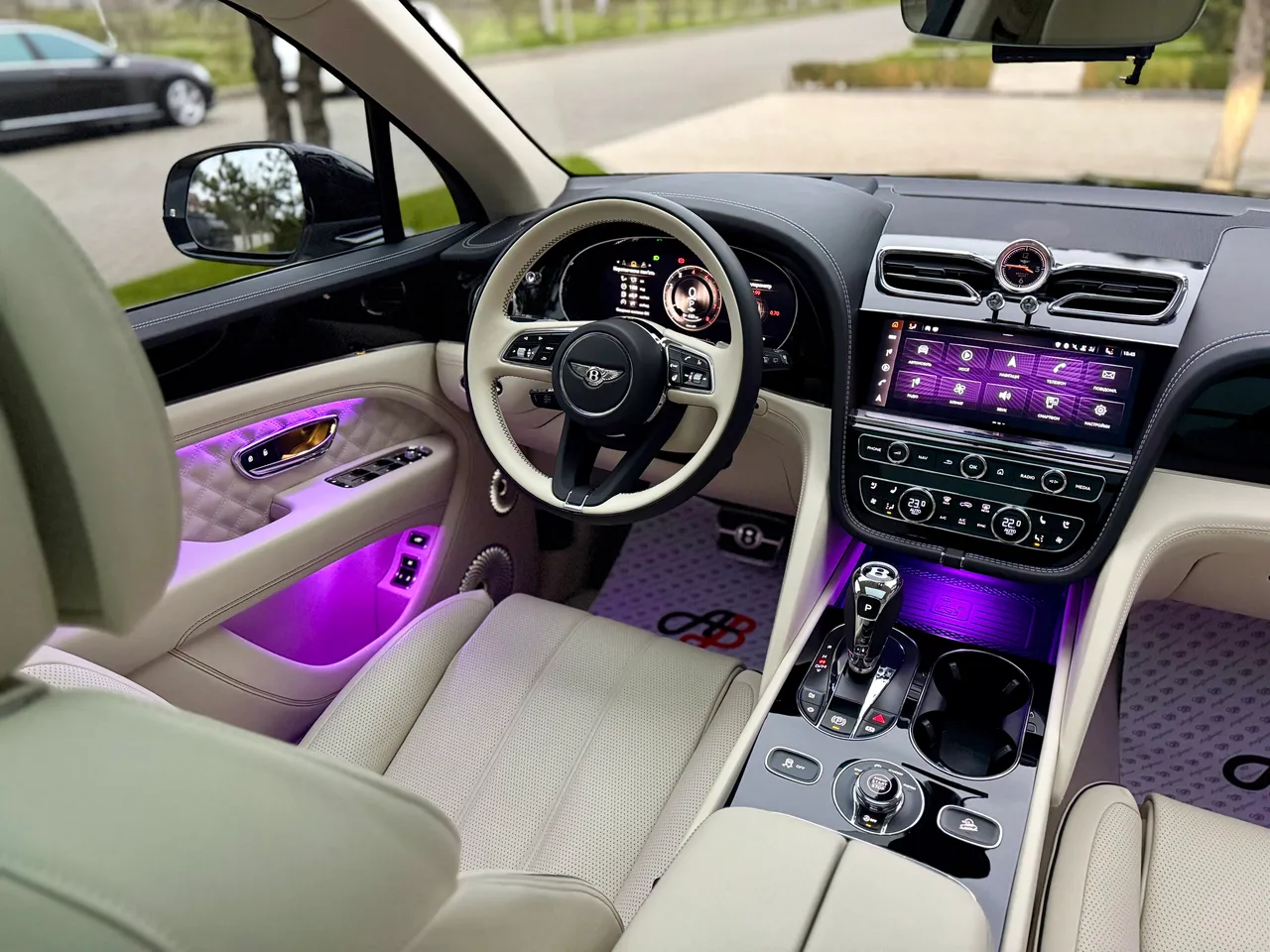 Bentley Bentayga - фото 37