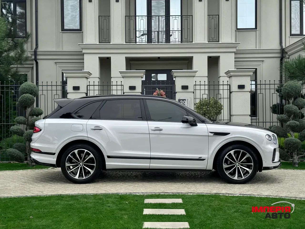 Bentley Bentayga - фото 20