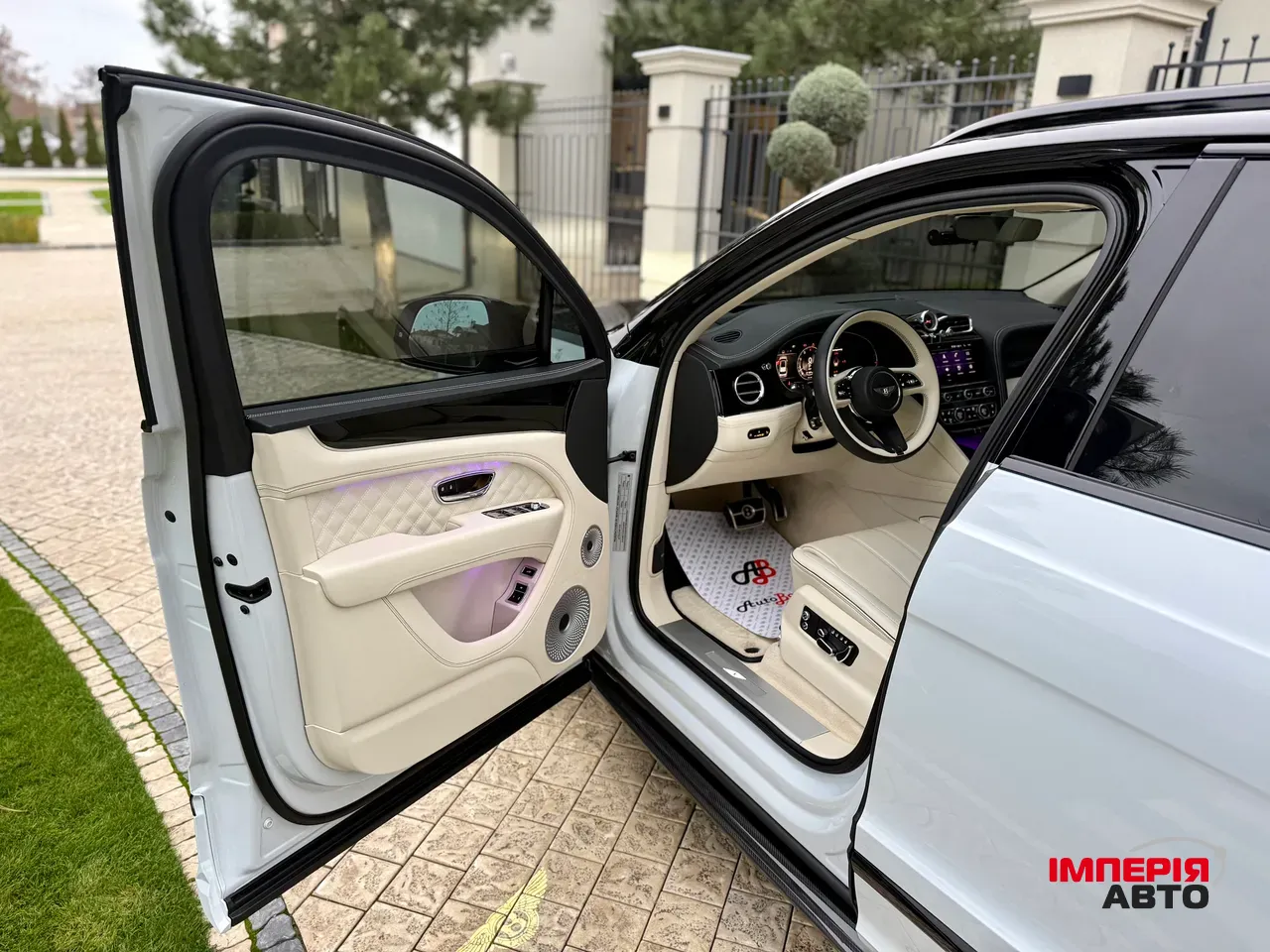 Bentley Bentayga - фото 23