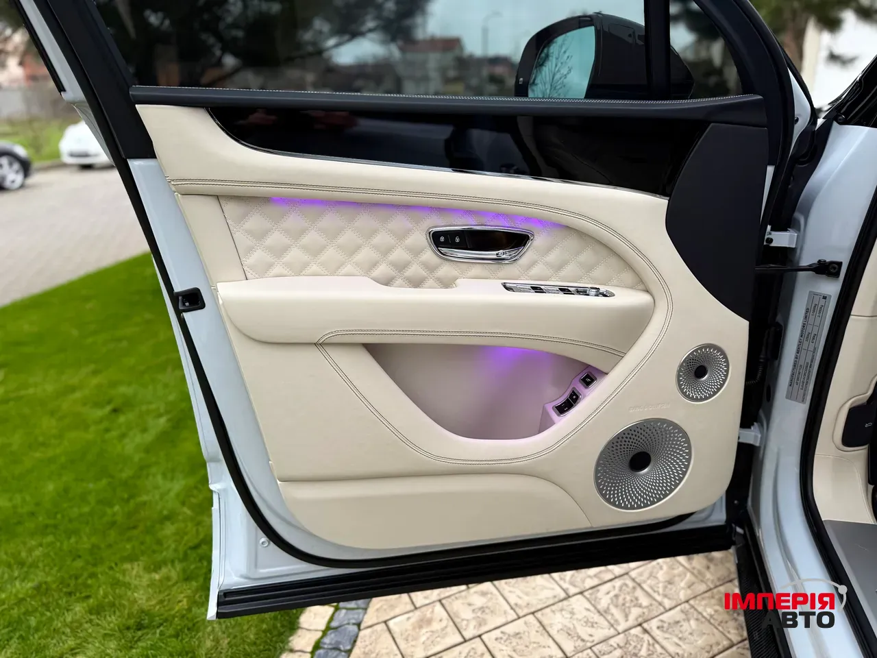 Bentley Bentayga - фото 24