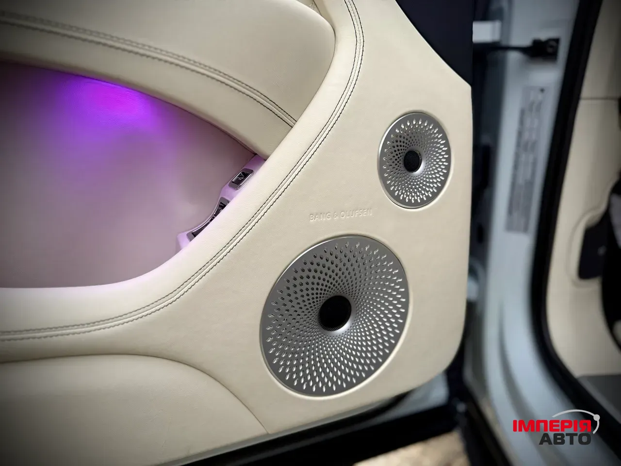 Bentley Bentayga - фото 25