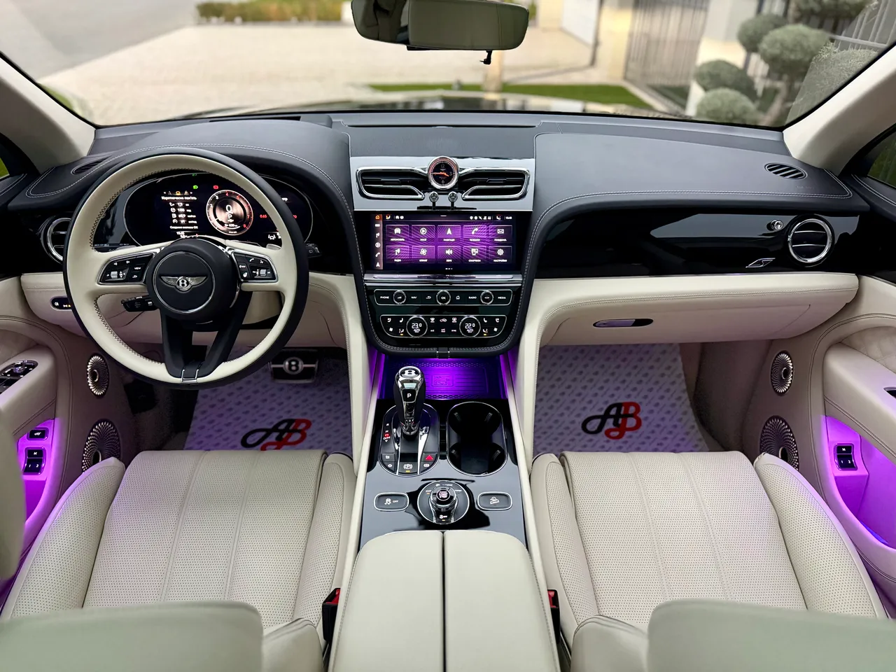 Bentley Bentayga - фото 36