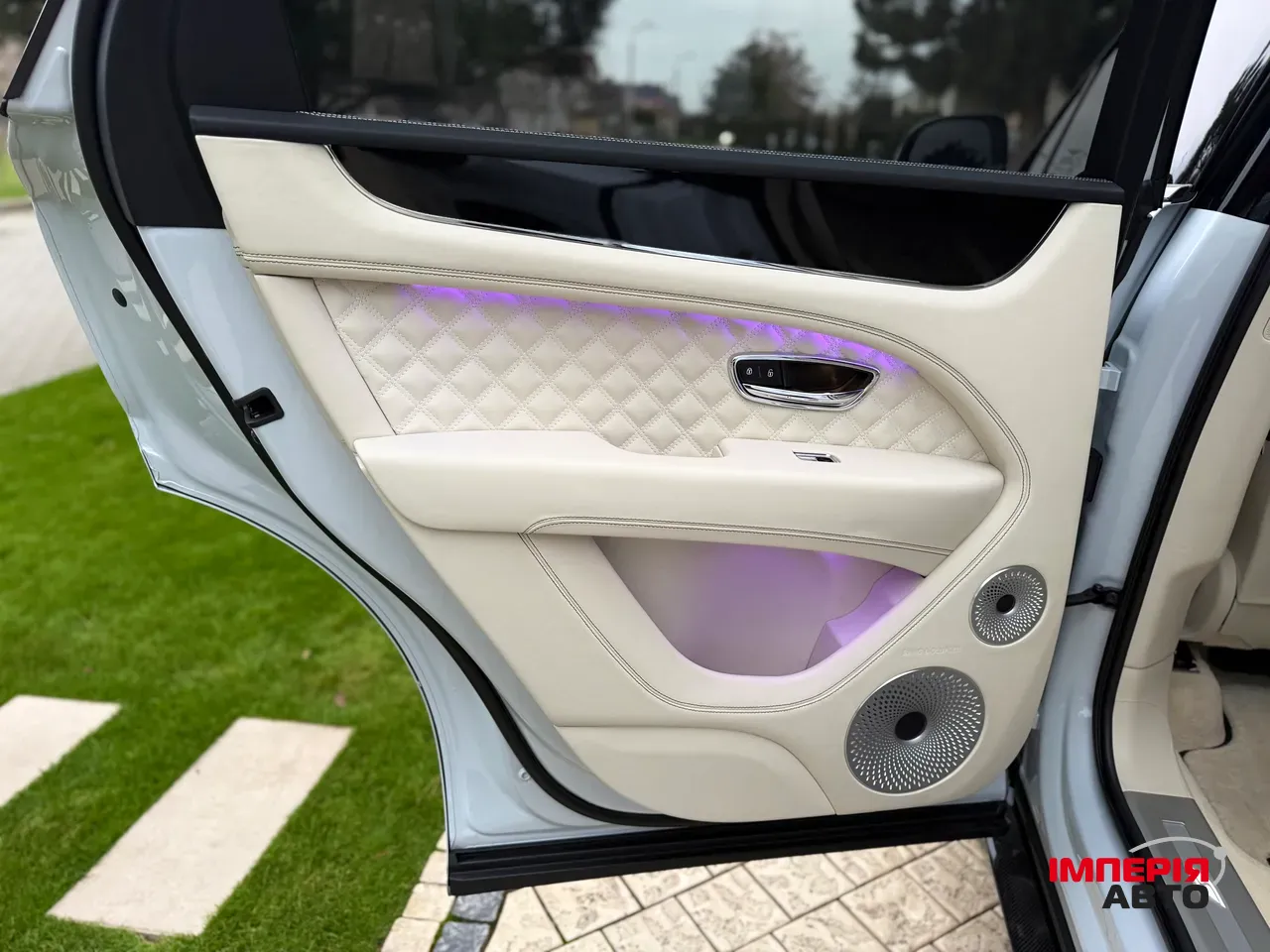 Bentley Bentayga - фото 30