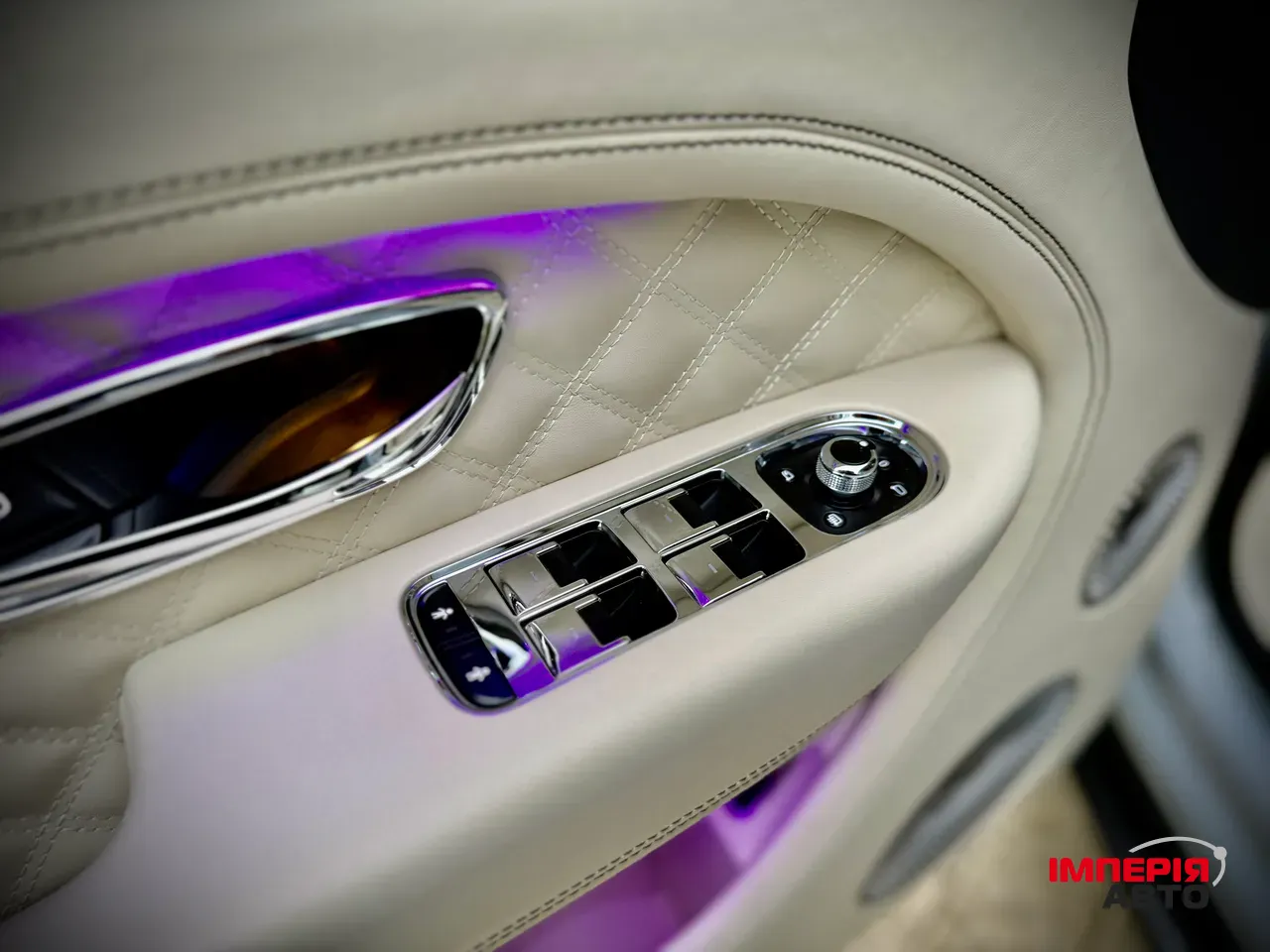 Bentley Bentayga - фото 26