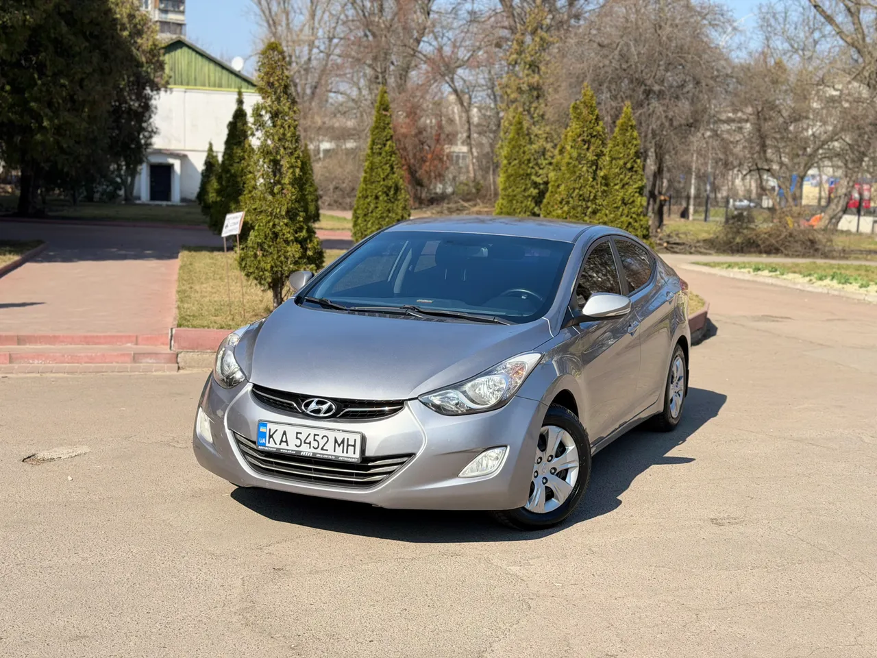 Hyundai Elantra - фото 3