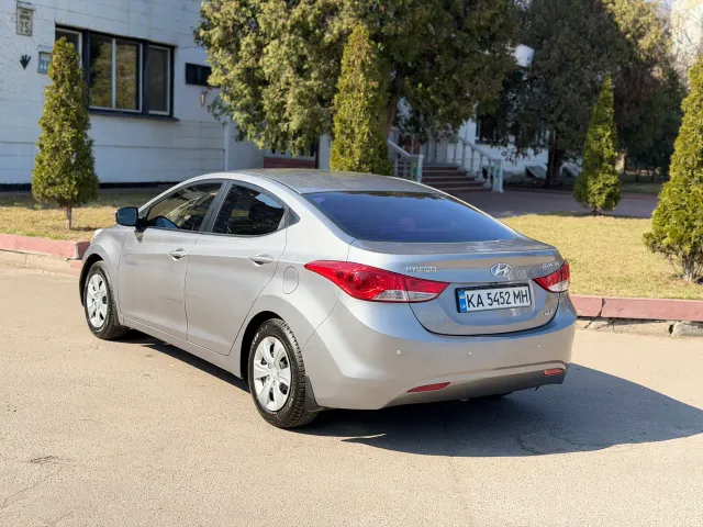 Hyundai Elantra - фото 5