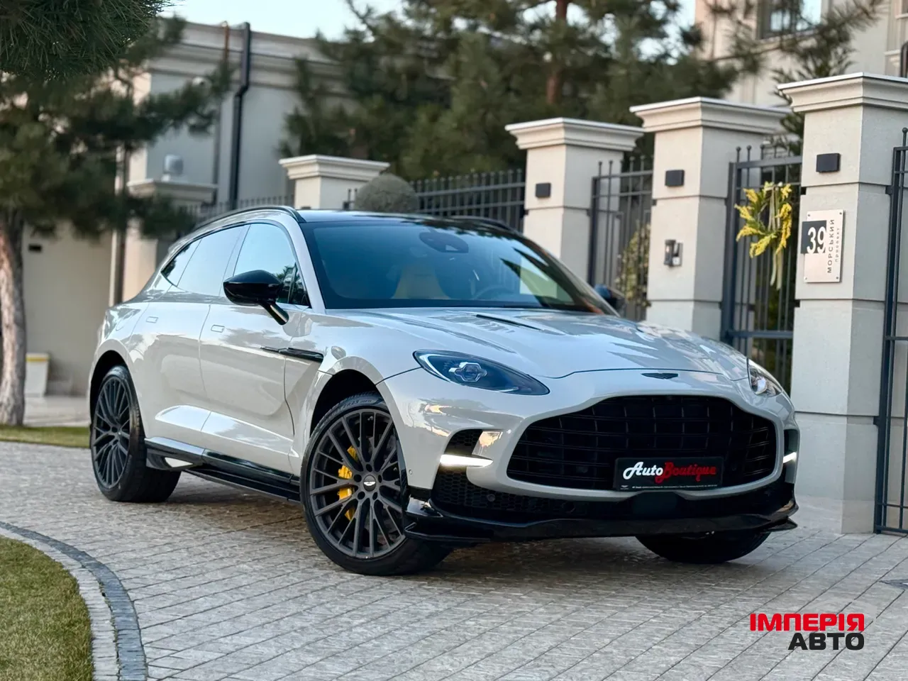 Aston Martin DBX - фото 27