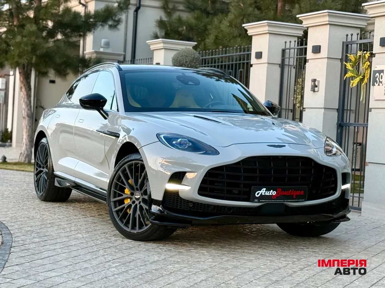 Aston Martin DBX - фото 26