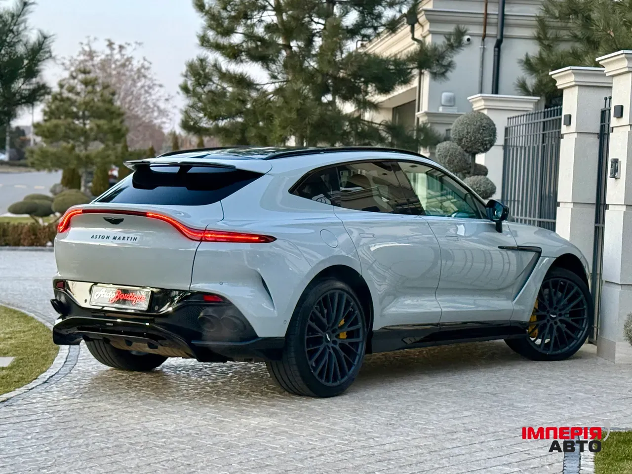 Aston Martin DBX - фото 21