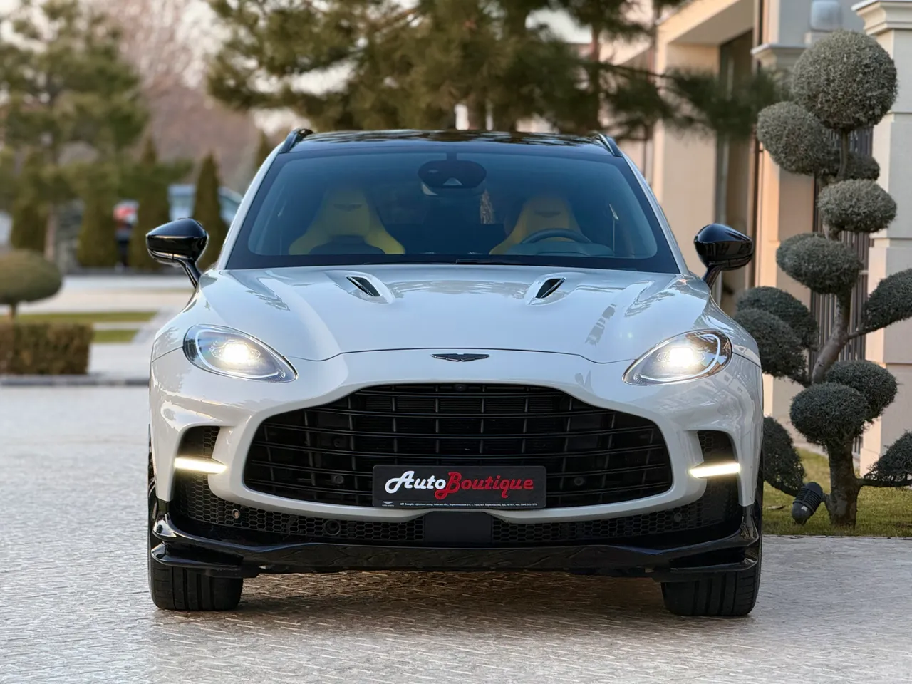 Aston Martin DBX - фото 2