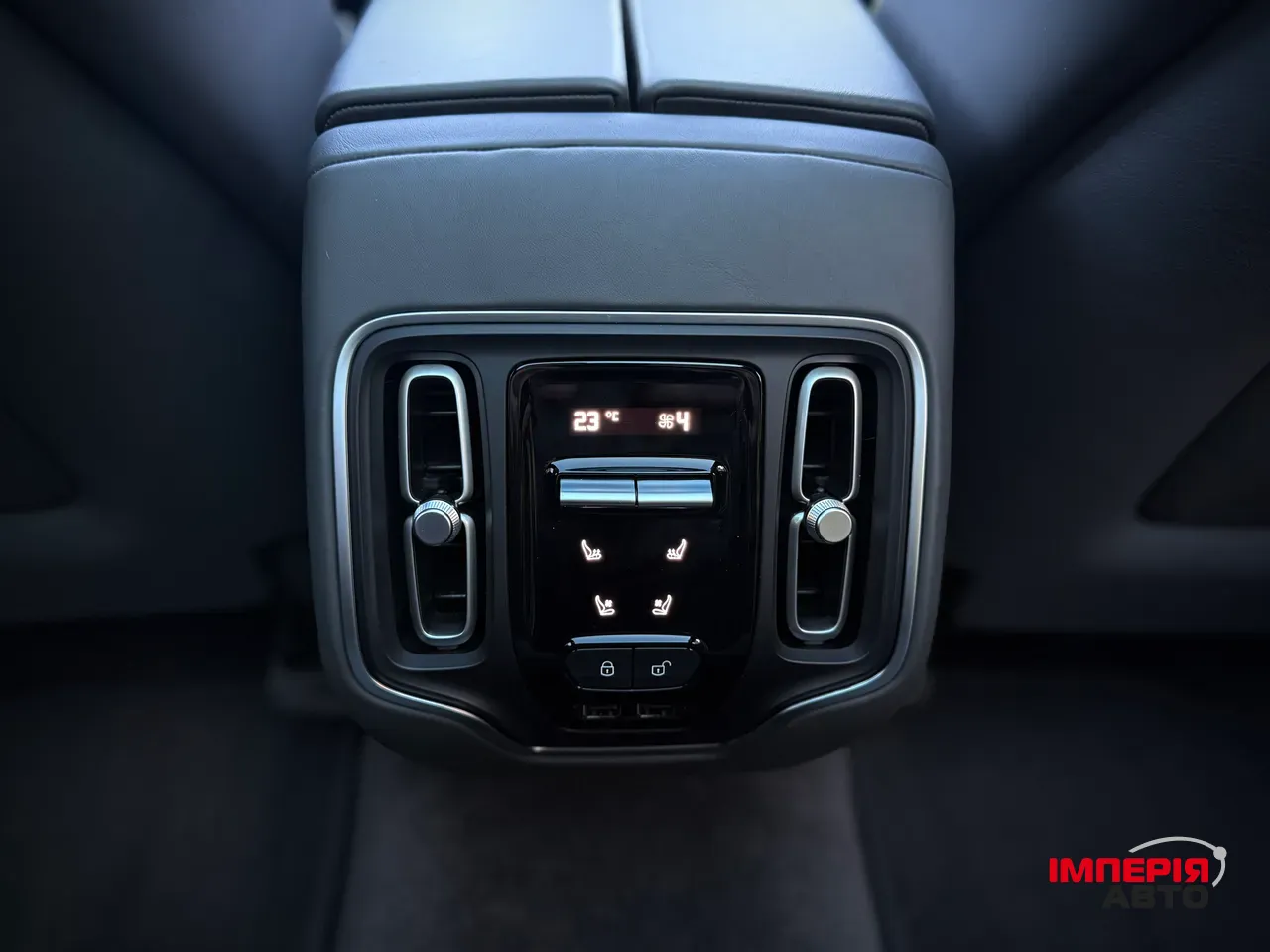 Aston Martin DBX - фото 38