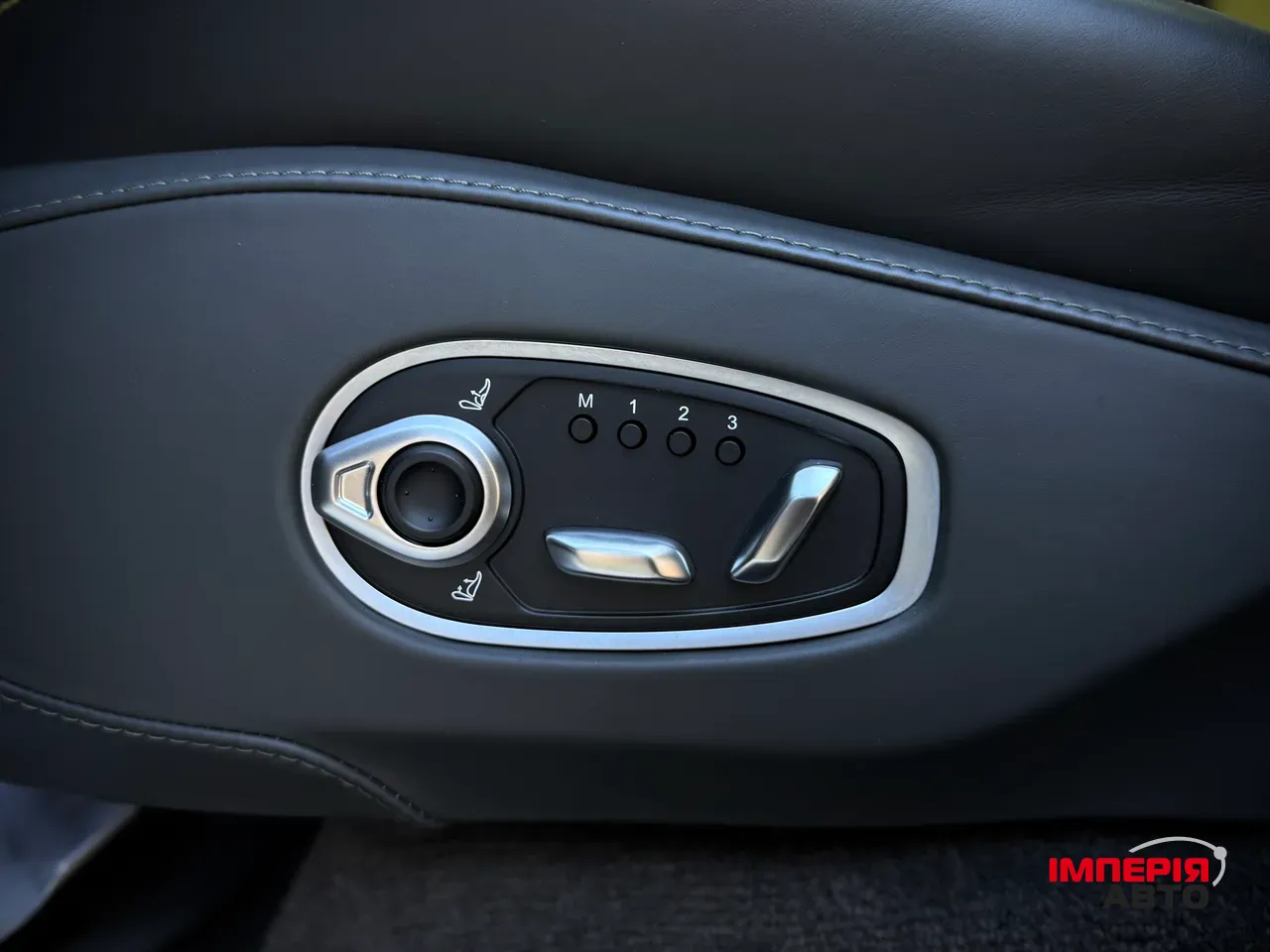 Aston Martin DBX - фото 34