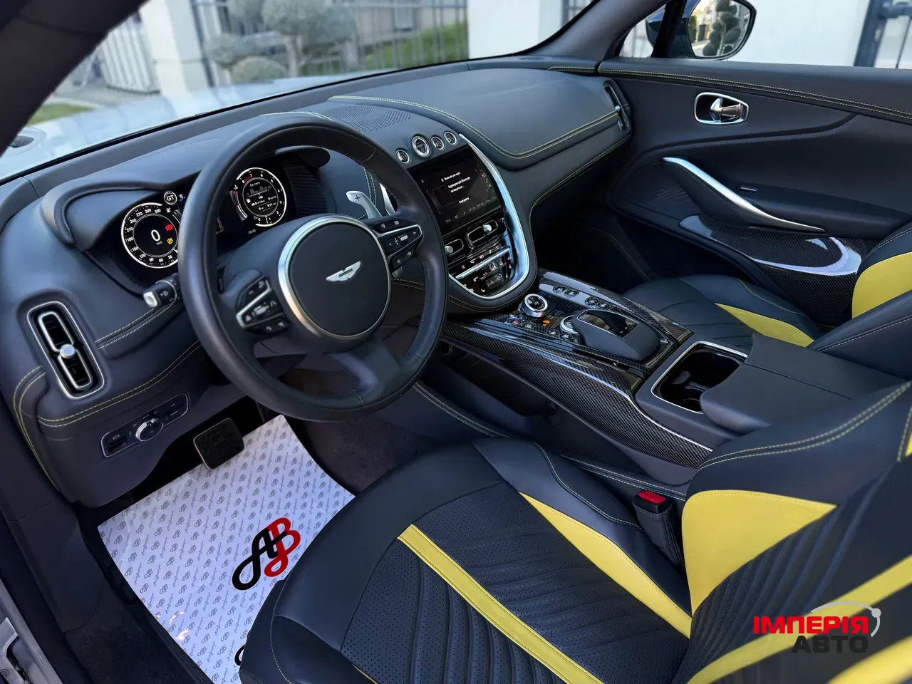 Aston Martin DBX - фото 32