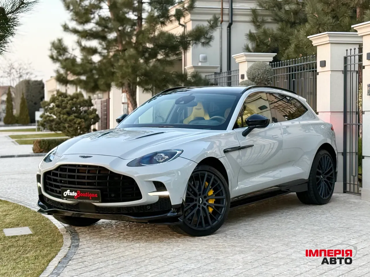 Aston Martin DBX - фото 8