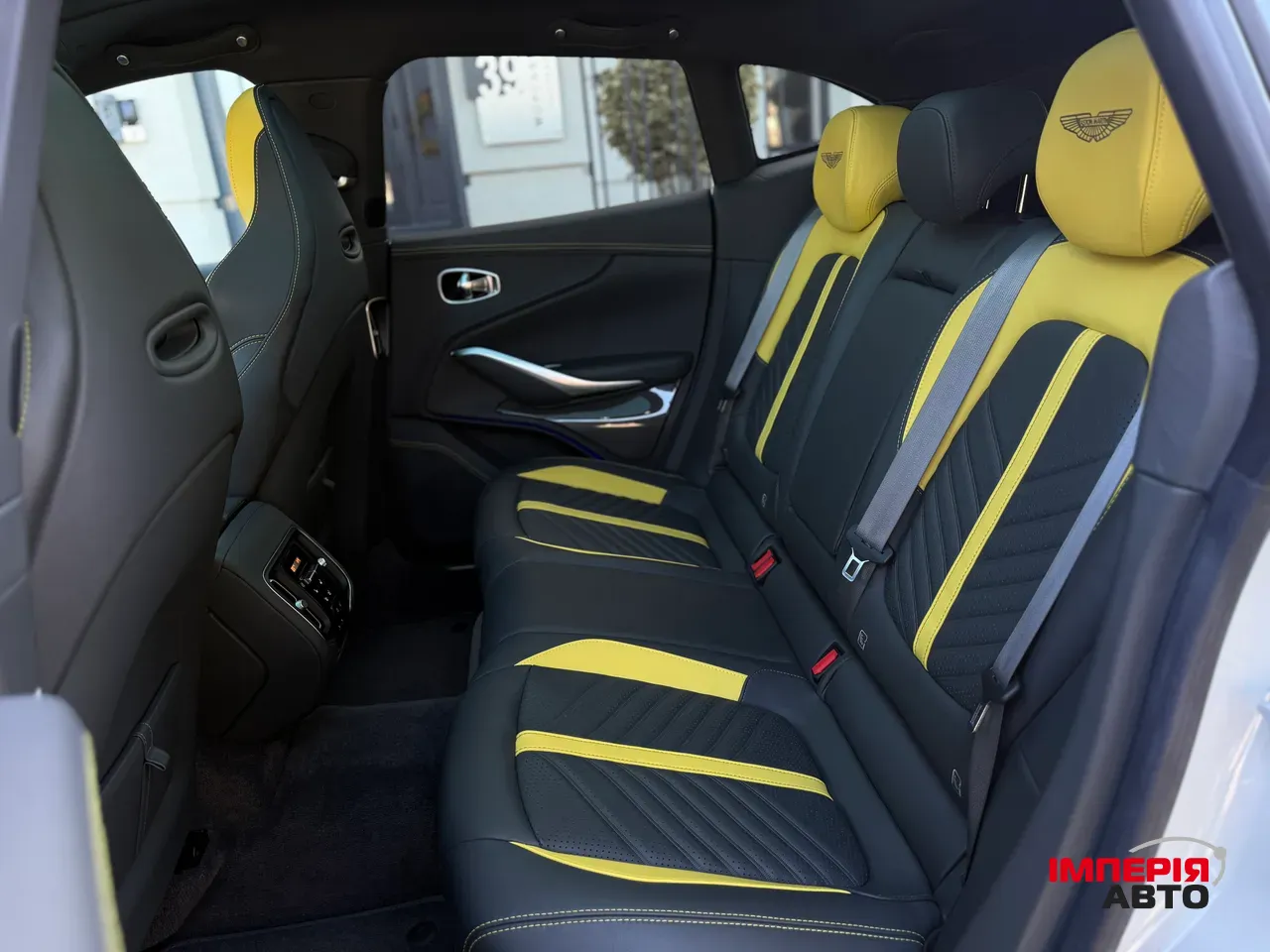 Aston Martin DBX - фото 37