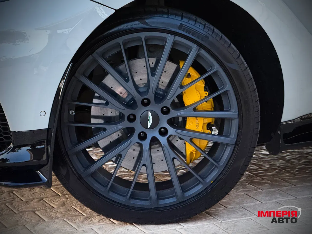 Aston Martin DBX - фото 29