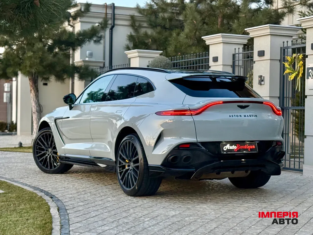 Aston Martin DBX - фото 13