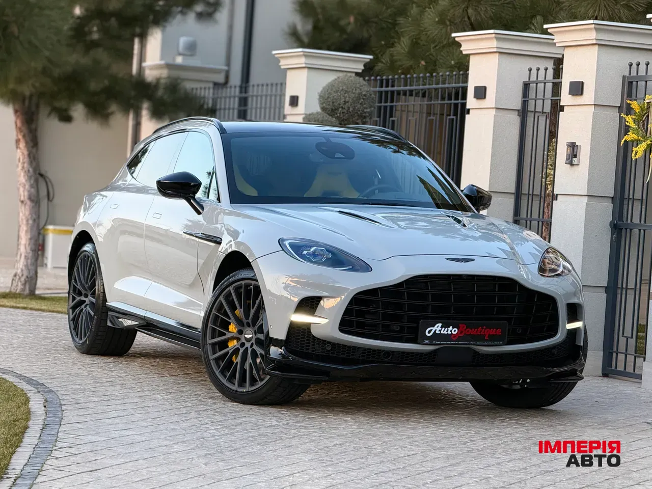 Aston Martin DBX - фото 24