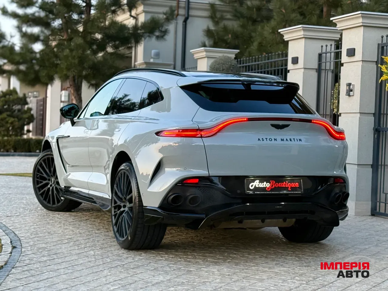 Aston Martin DBX - фото 12