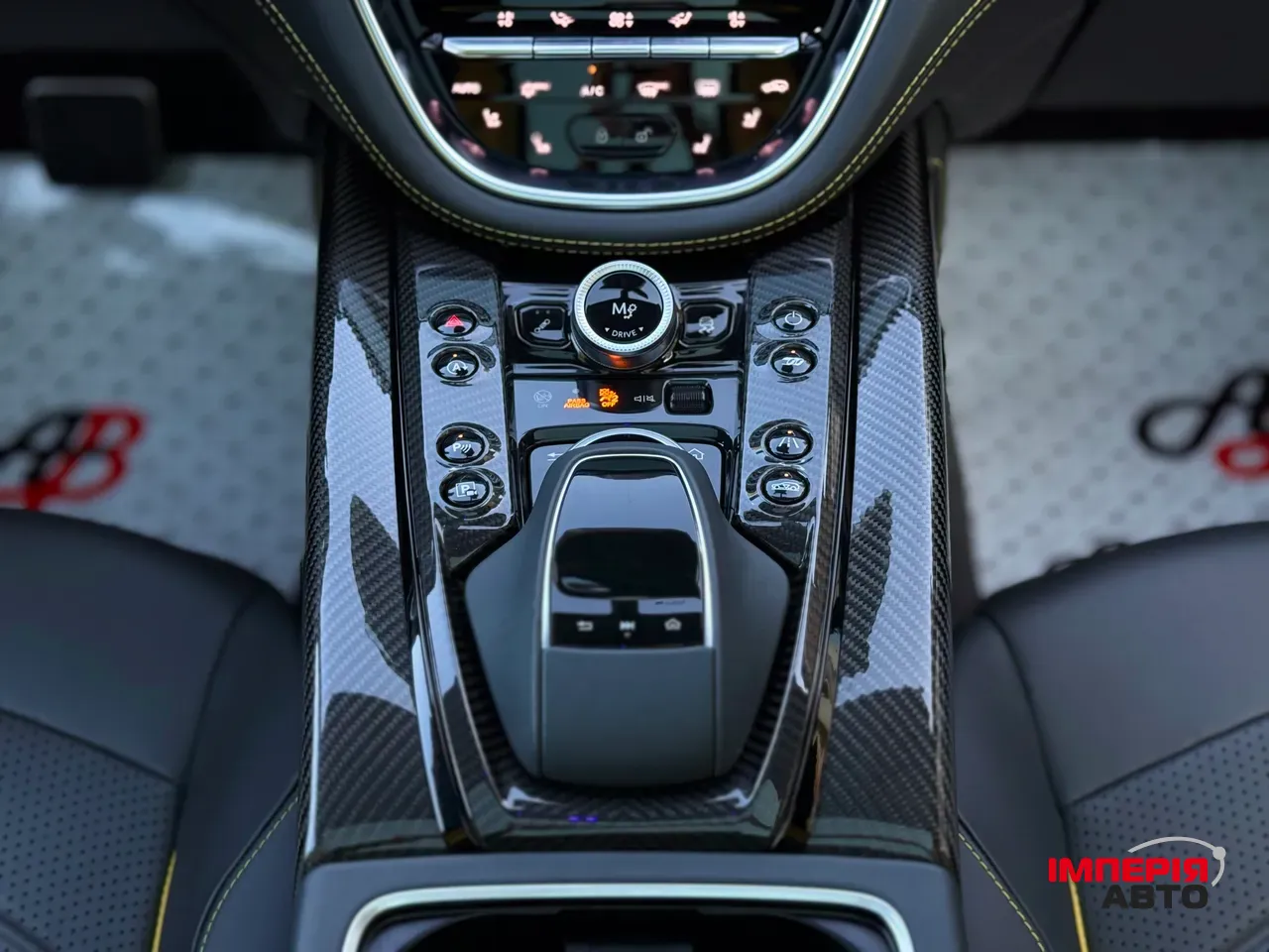 Aston Martin DBX - фото 45