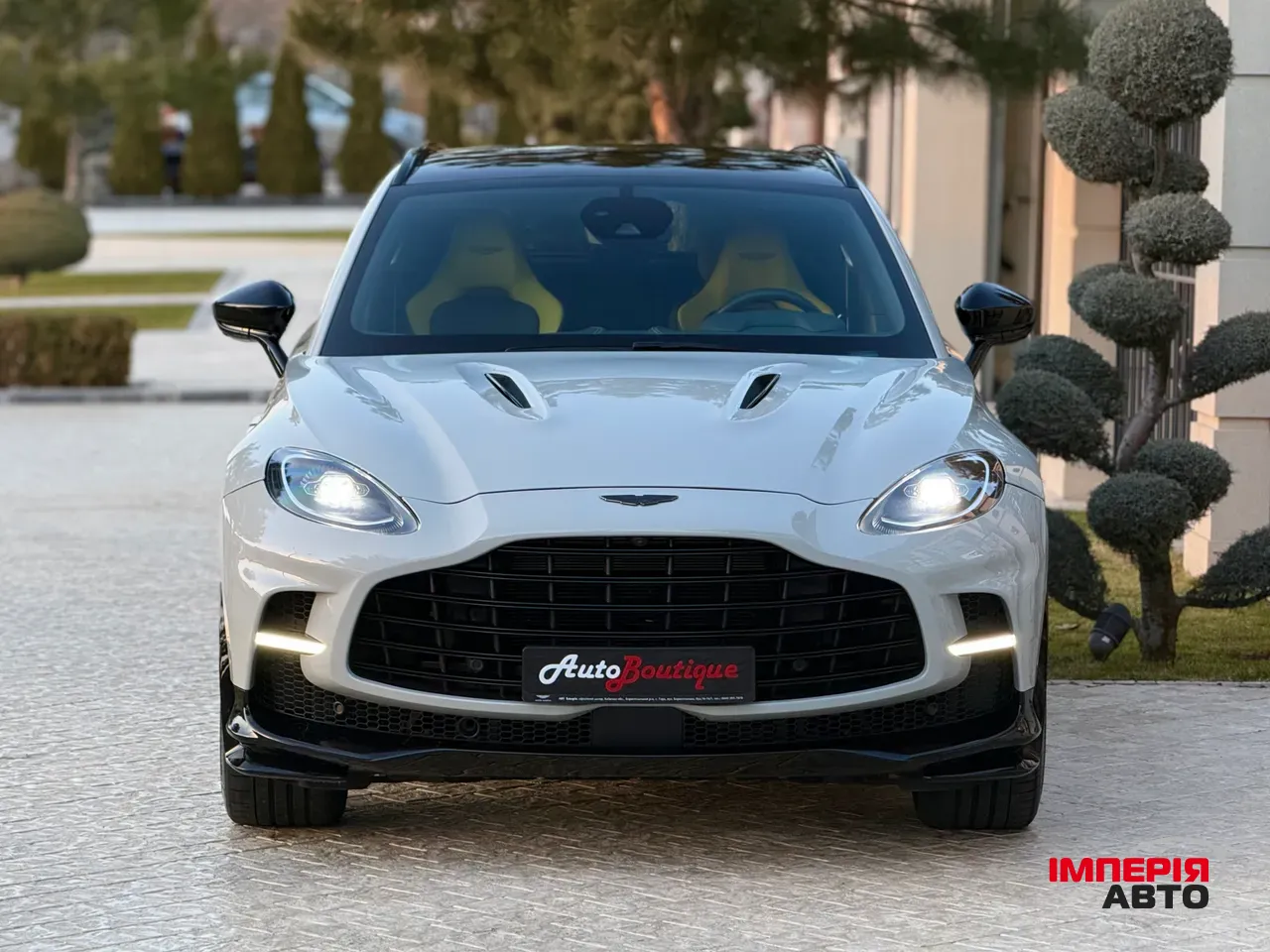 Aston Martin DBX - фото 1