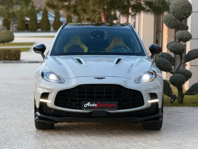 Aston Martin DBX - фото 1