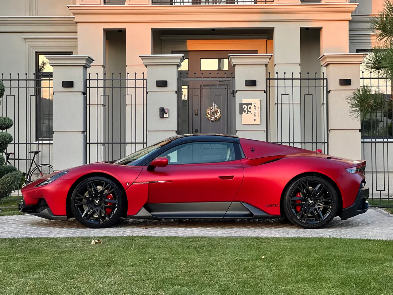 Maserati MC20 - фото 9