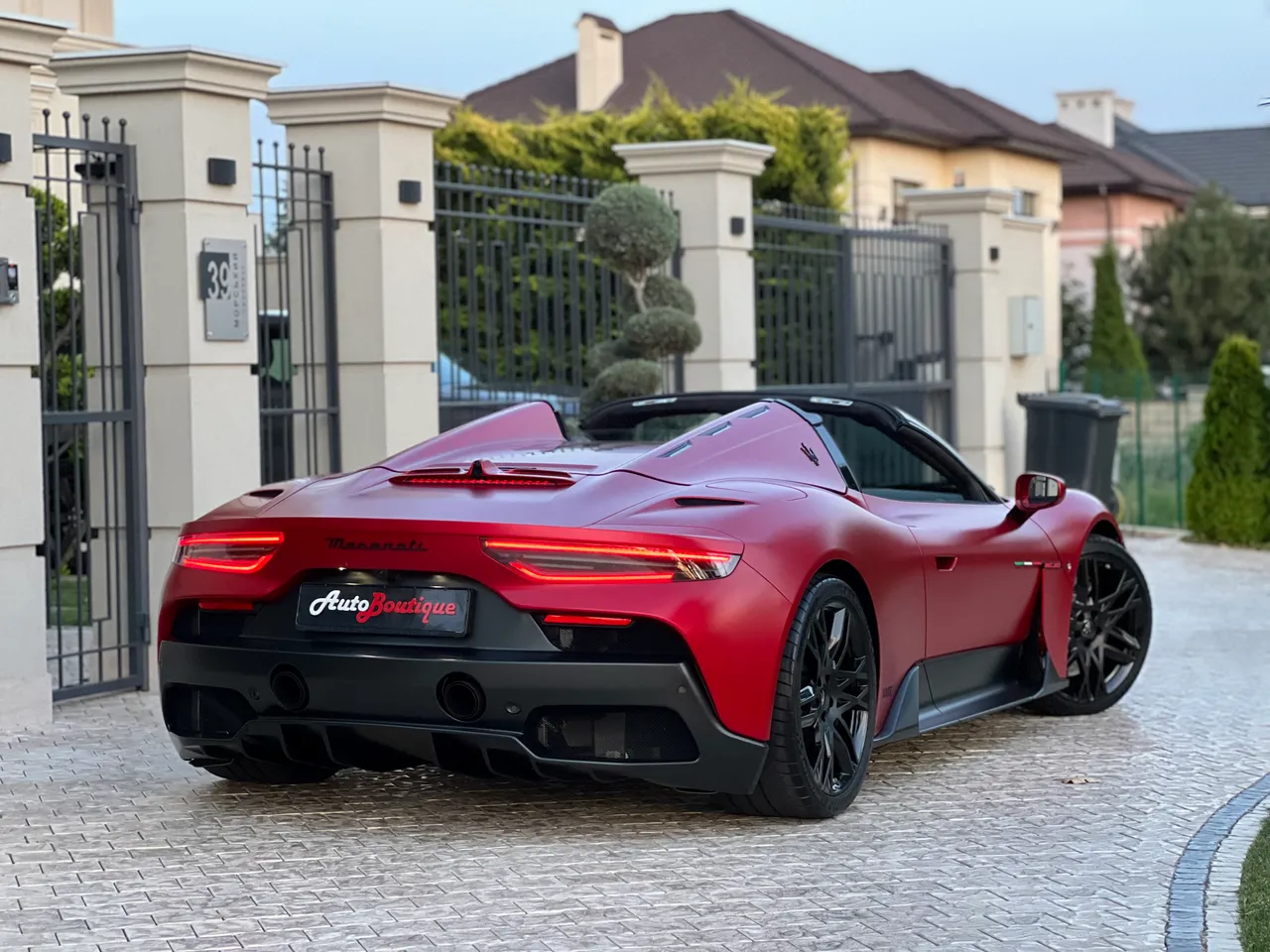 Maserati MC20 - фото 20