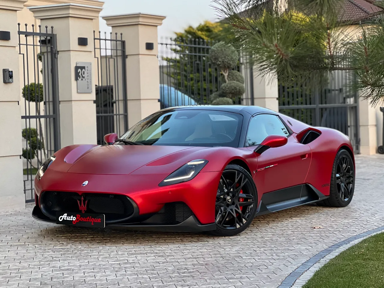 Maserati MC20 - фото 7