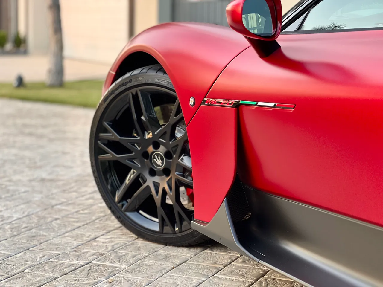 Maserati MC20 - фото 10