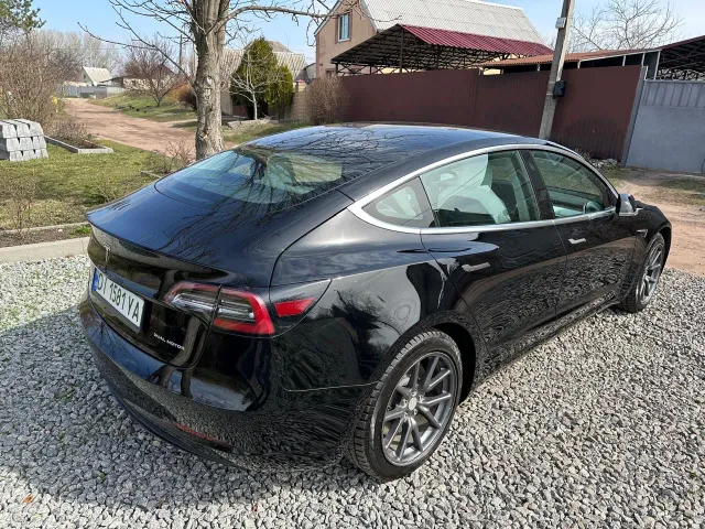 Tesla Model 3 - фото 4