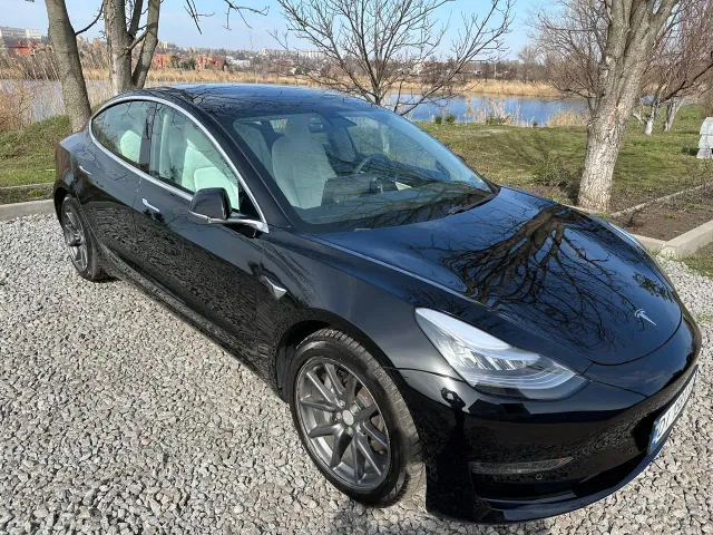 Tesla Model 3 - фото 1